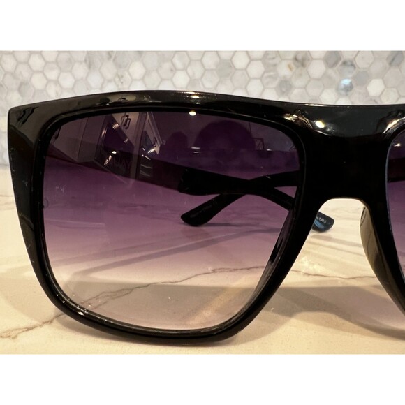 Quay Australia Incognito Sunglasses  Black/Gold  56mm Square Frame Gradient Lens main image 4